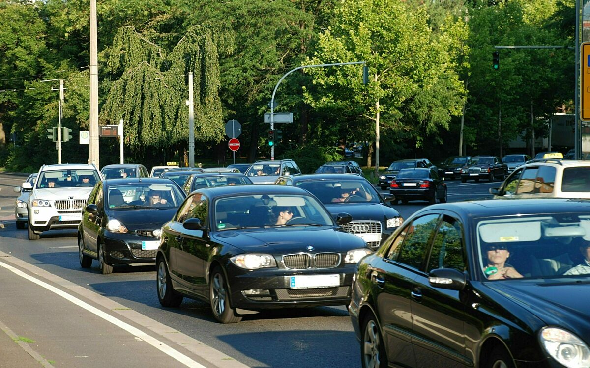 Stau haugerring stadtverkehr autos wurzburg Stau haugerring stadtverkehr autos wurzburg